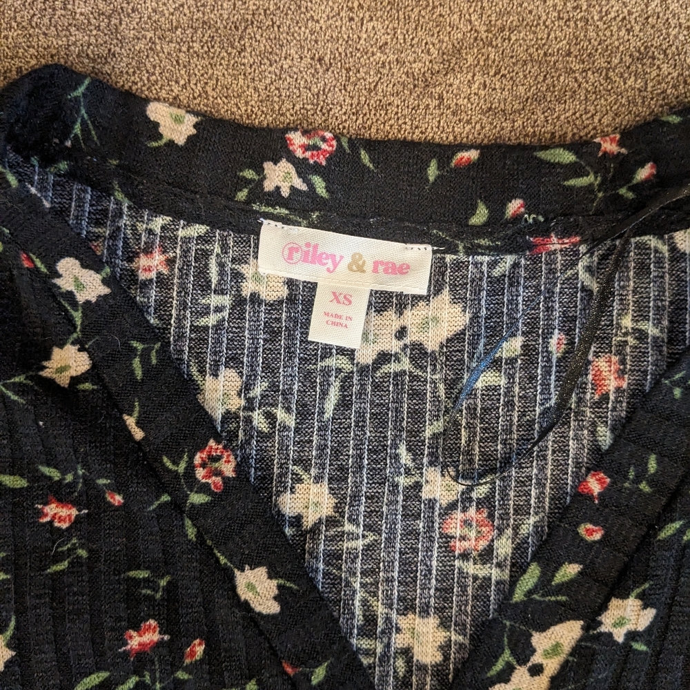 Riley & Rae knit top - Picture 3 of 3